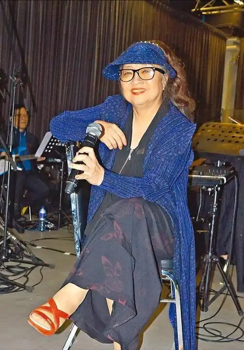 徐小凤:连开43场演唱会,春晚为她破例,如今75岁无夫无子_音乐_香港