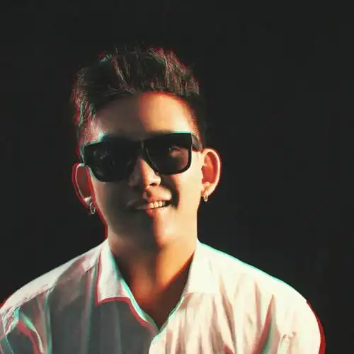 风靡的网红歌曲野摩托出自包头歌手