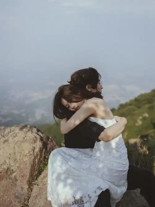 青苔徘徊于山涧风里是青草散发的芳香91以诗歌吟诵梦中的乌托邦为夏