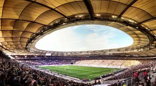 历史悠久的膜结构体育场梅塞德斯奔驰竞技场