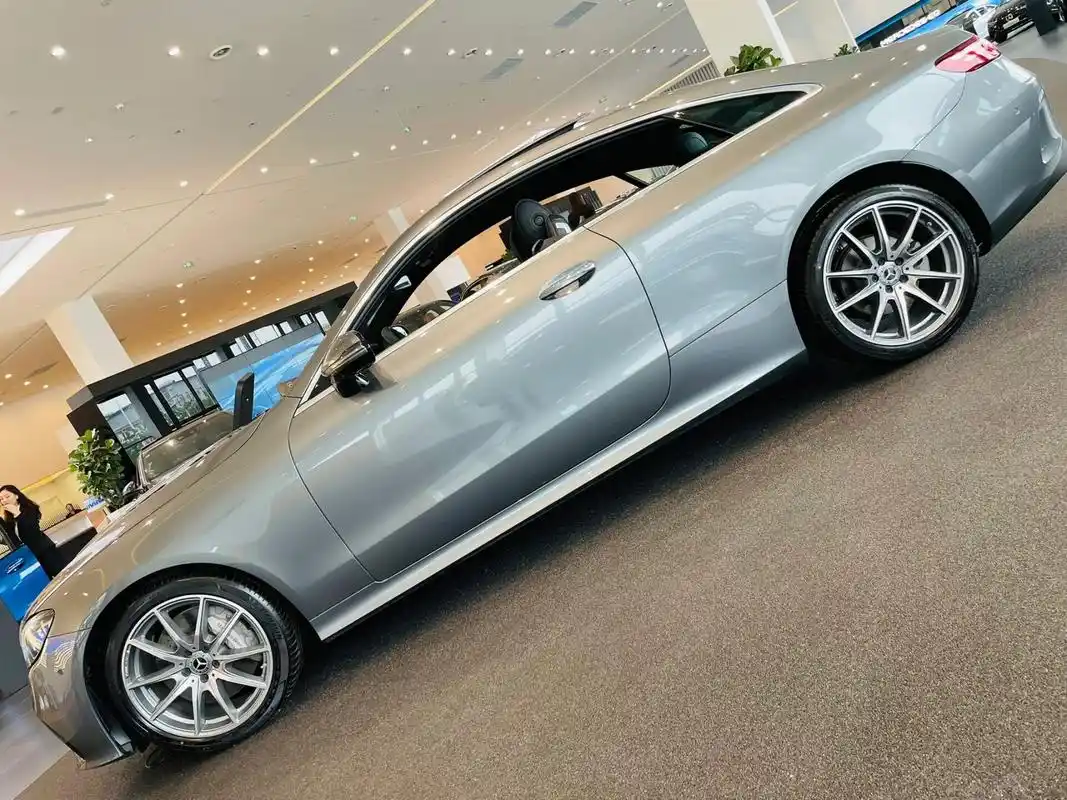 2023进口奔驰e300轿跑 月光石灰色 e300双门四座轿跑,992月光石灰色