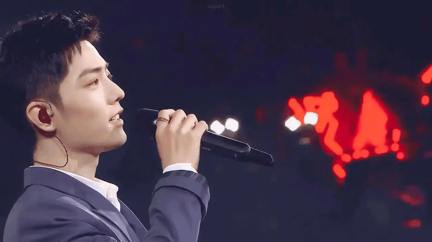 腾讯星光大赏上粉丝给你撑腰的"红海",和在台上委屈感动强忍没哭的沣