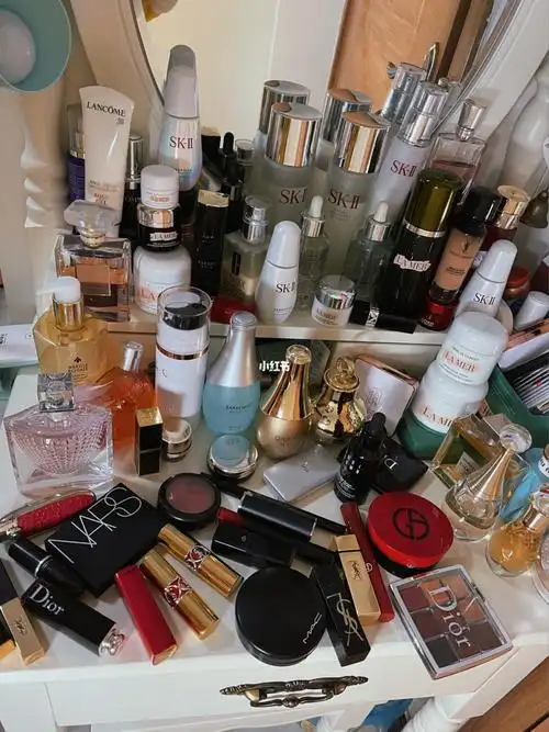 女人的梳妆台都是这样的吗?