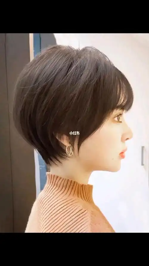 短发清爽精致发型