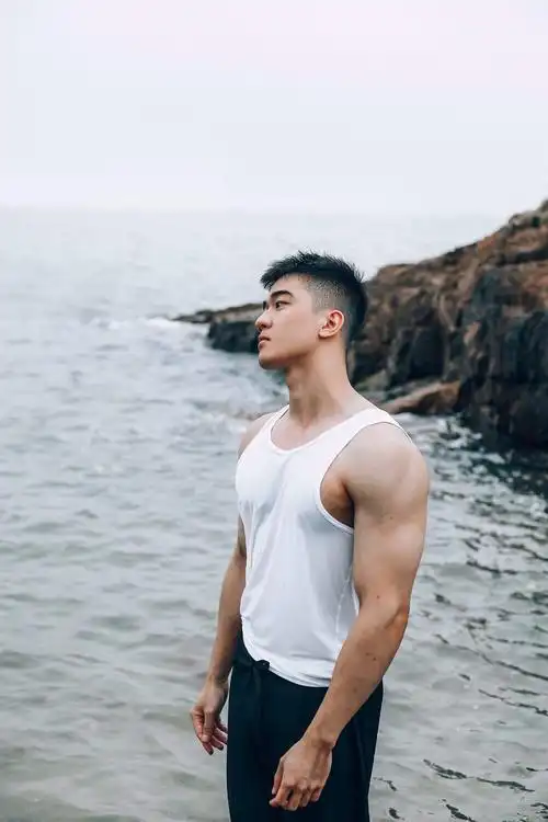 英俊帅气小伙肌肉小哥哥健身帅哥wanyukin