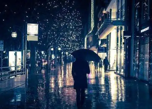 梦见在雨中打伞狂奔