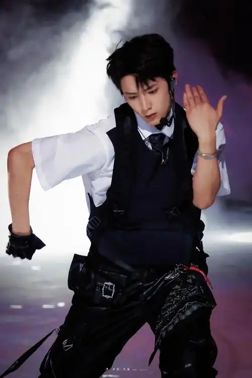 不设限毕业礼##时代少年团舞台真的燃起来了##刘耀文中国移动动感