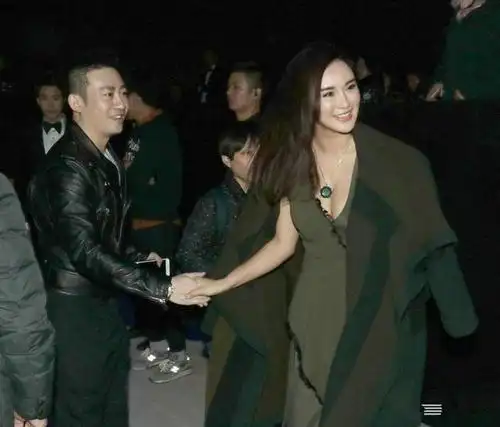 黄海波前女友莫小棋,台上台下一样妩媚动人