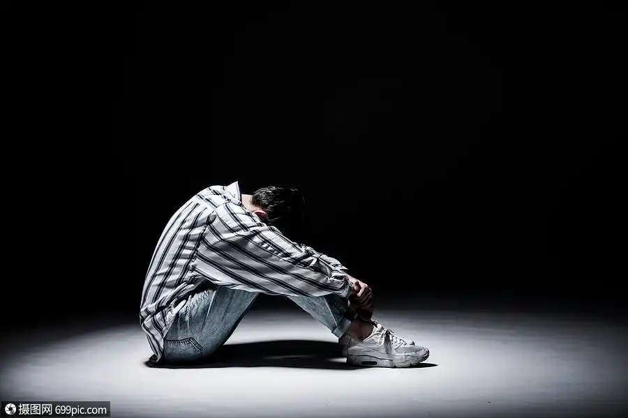 压力男性痛苦抑郁图片