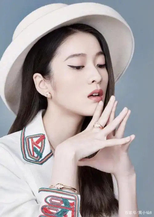 明星张雪迎娱乐圈青春偶像演员,演技自然流畅,是具有潜力的艺人