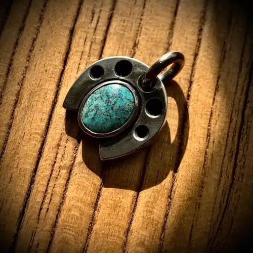 新版本的马蹄铁吊坠