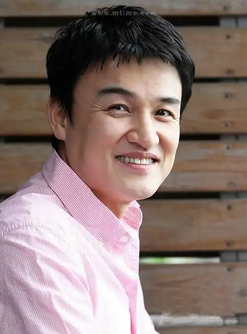 p>朴重勋(朝鲜语:         ,1966年3月22日-),韩国男演员,毕业于 a