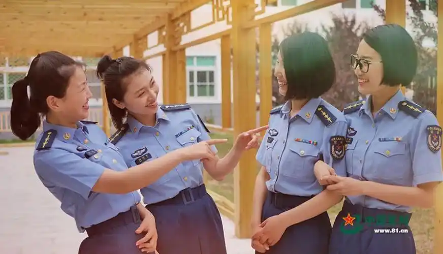 夏天 来一波小清新的空军女兵靓照