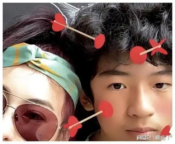 这是怎么回事?长子谢振轩和次子谢振南,小时候的颜值也确实获得了很