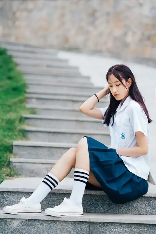 可爱的校服女生