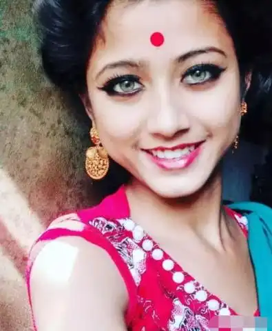 印度"神仙"女孩走红,看她橄榄绿的眼睛和素颜照,网友沦陷了!