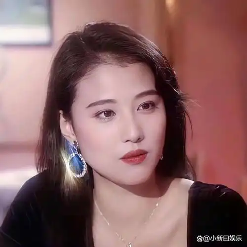 周海媚一代经典周芷若俏皮又妩媚动人可惜感情不尽人意