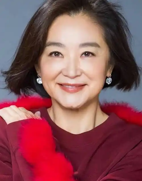 林青霞复出造势,难掩岁月痕迹,网友:她是整容失败了吗?