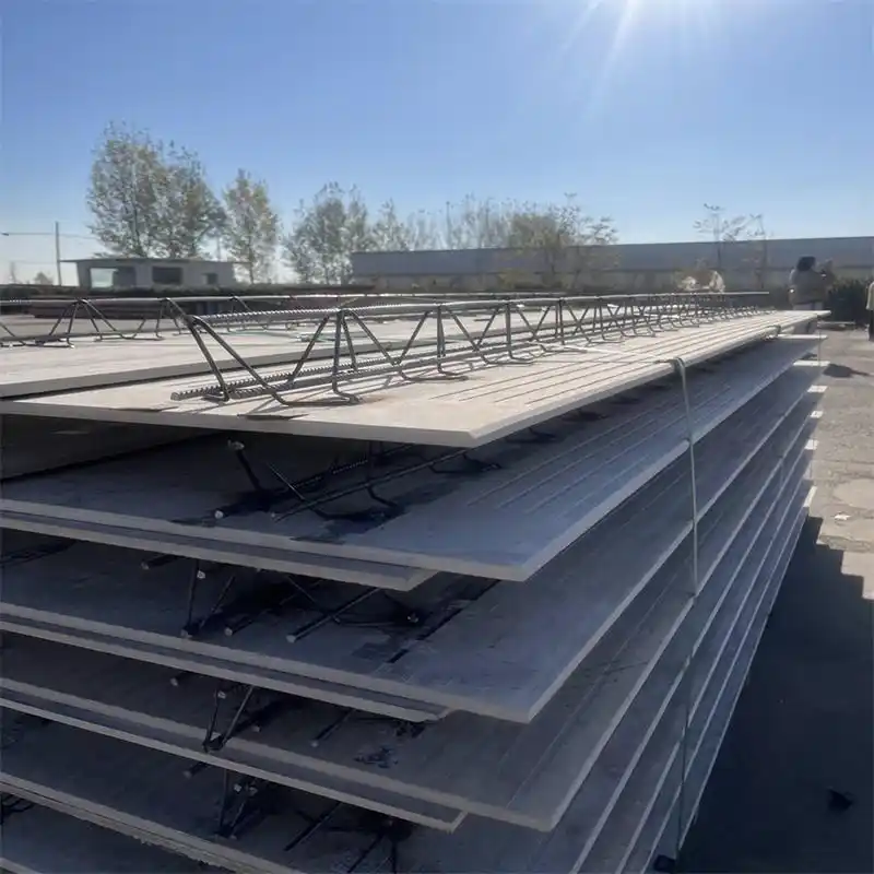 钢筋桁架叠合板是一种比较常用的建筑材料,具有强度高,重量轻,施工