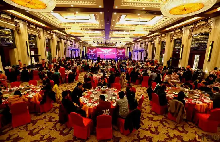 2018年公司年会创意活动策划案_乐乎现场-简单有趣的现场大屏幕互动