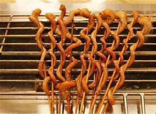 烧烤摊上的"烤猪鞭"都是从哪来的?内行人:别瞎猜,真不稀奇