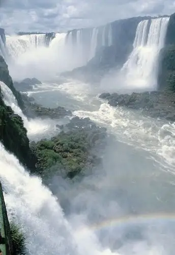 《春光乍泄》放下从伊瓜苏瀑布开始