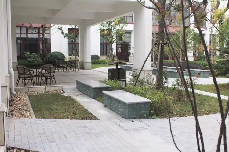 2017热线财经 要闻   地面区域活动空间很足,院方的愿望是,希望老年人