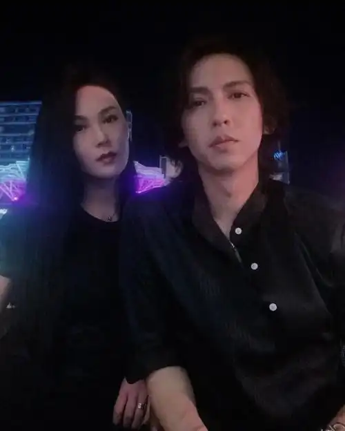 《披荆斩棘》张淇老婆撞脸尹正,两人至今无子,年少认识相伴20年_腾讯