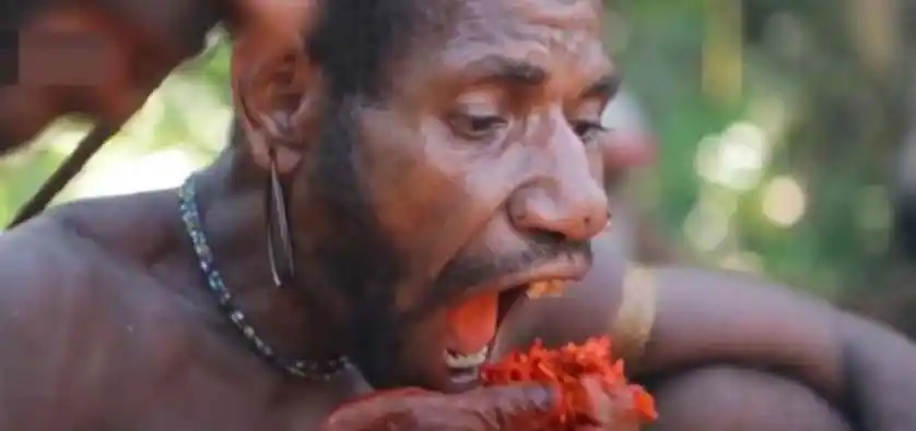 全球唯一的食人族仅剩4000人,平均年龄不超40岁,他们还吃人吗?