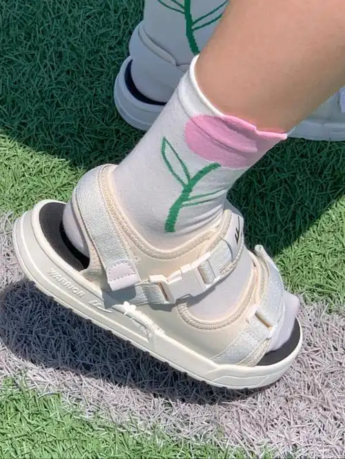 穿裙子和短裤都可以09为了这双凉鞋我还特地买了好看的袜子和它搭配