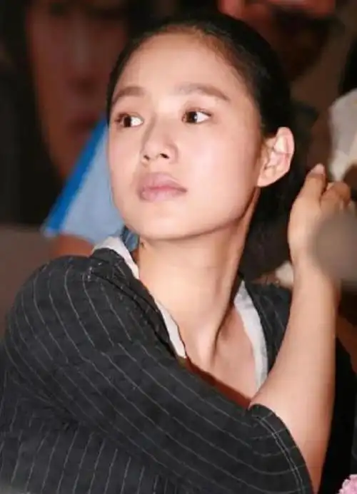 周韵20张精美的照片