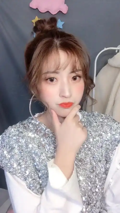 30岁老阿姨网红爱心丸子头