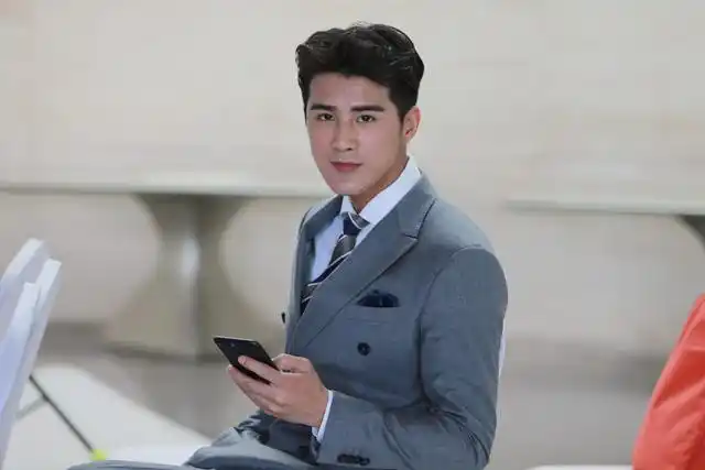 姜潮公开与麦迪娜恋情 自曝感情很好已有结婚打算