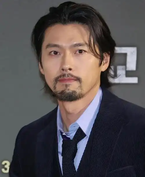 男神玄彬怎么长这样了?留络腮胡脸大了一圈,穿西装挡不住油腻感