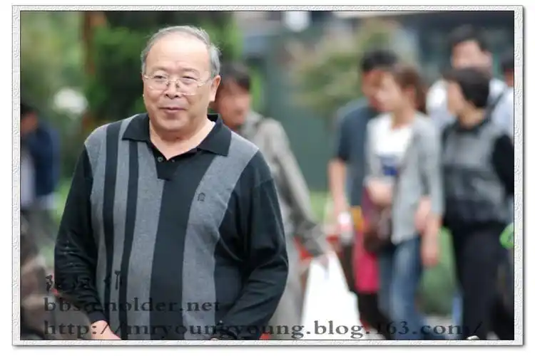 【原创】杭州帅伯当街挺起大肚子 - 阳阳 - 恋老世界 可以很美