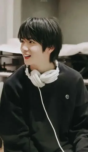 今日份壁纸时代少年团刘耀文1215