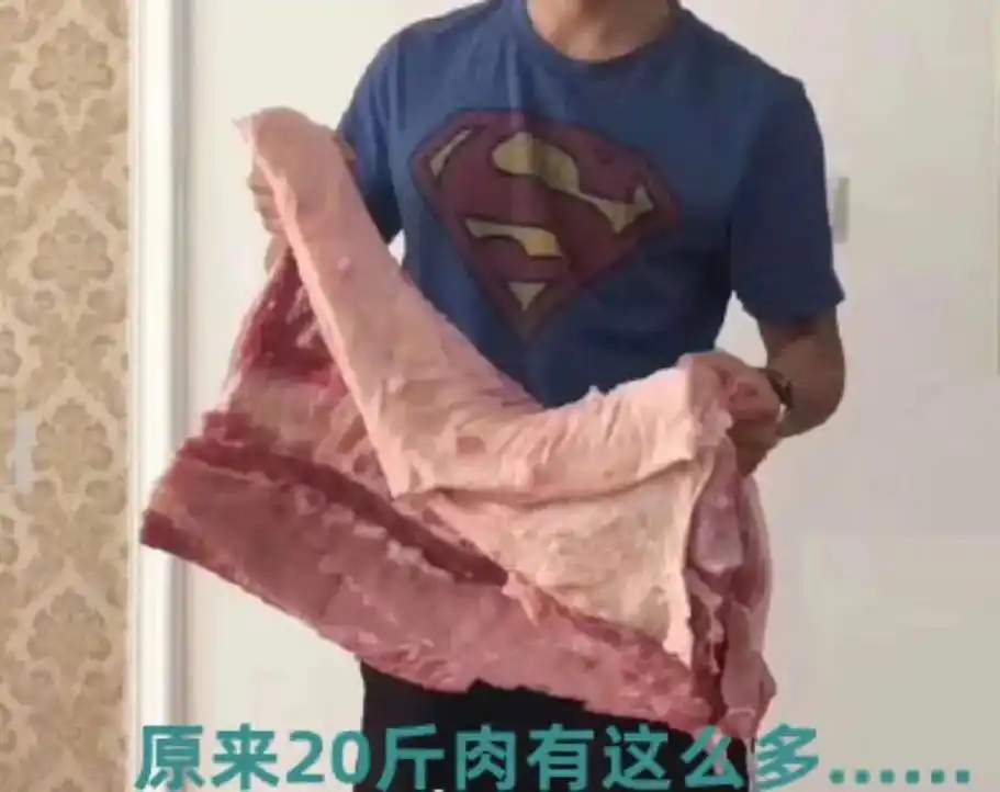 20斤肉竟然这么大一坨!好吃不!还往嘴里可劲儿旋不!吃 - 抖音