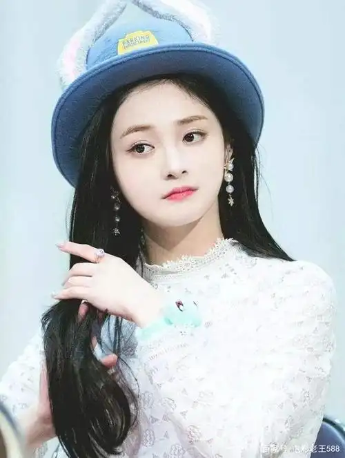 女明星精品收藏 回国发展的明星之一 98年的年轻小花周洁琼