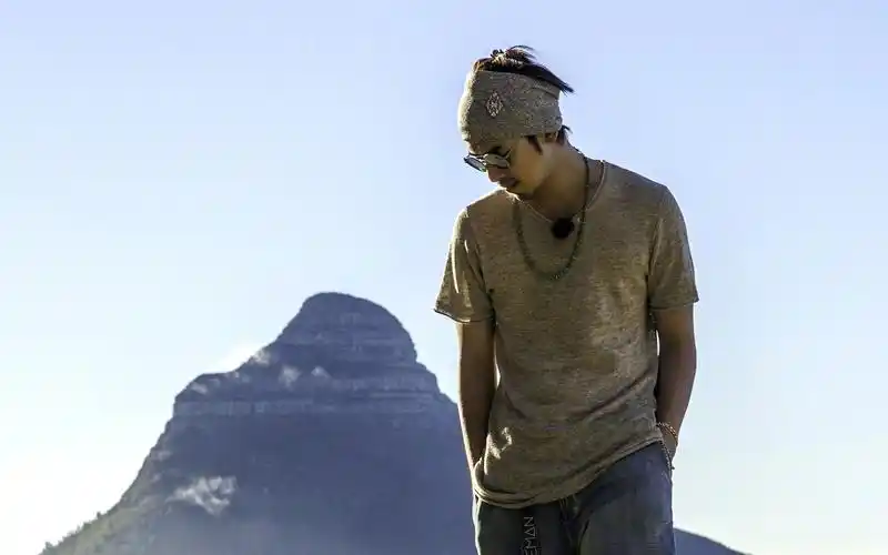 陈柏霖《花儿与少年》人物剧照高清桌面壁纸