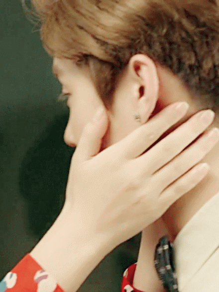 重返20岁# #鹿晗# #gif