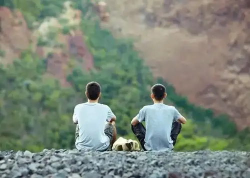 余华兄弟(余华在细雨中呼喊简介)