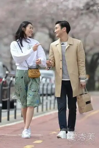 刘雯家境被嫌弃?看表姐用壕包砸晕你