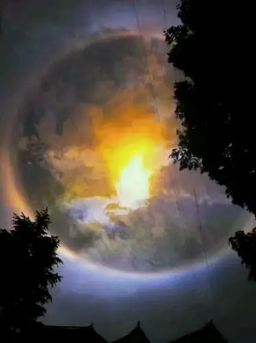 中午的太阳怎么会变成这样的