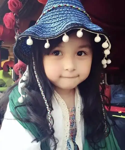 刘楚恬2岁出道年入百万因长相甜美遭禁止整容现在长成啥样