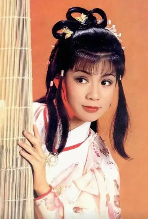 古灵精怪的形象,就连金庸先生都拍板认可:翁美玲就是他心目中的黄蓉!