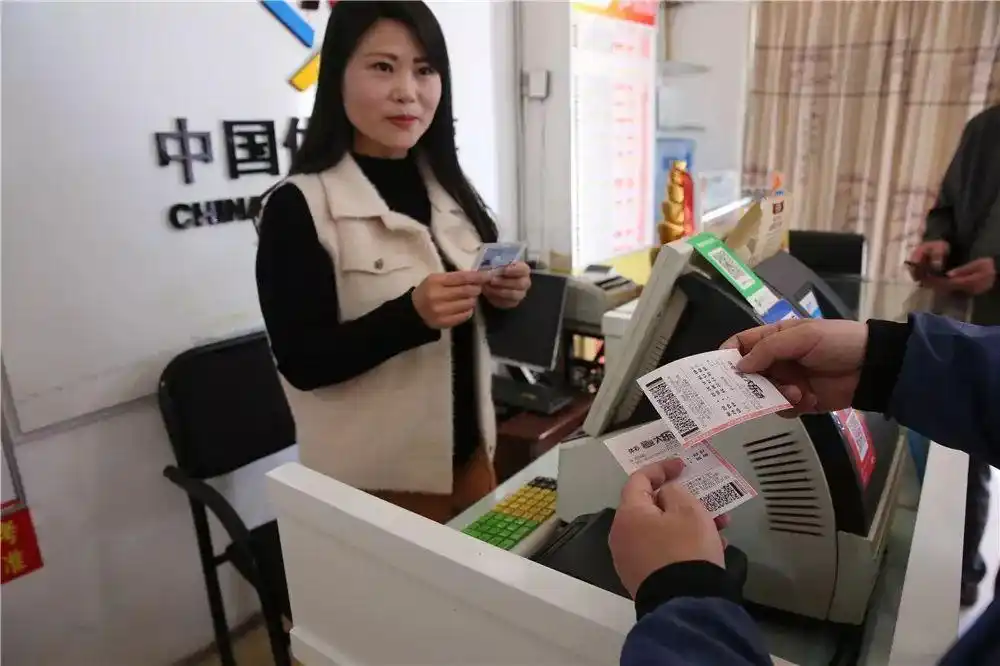 荆门这位小嫂子替网友买彩票,中了50多万,结果