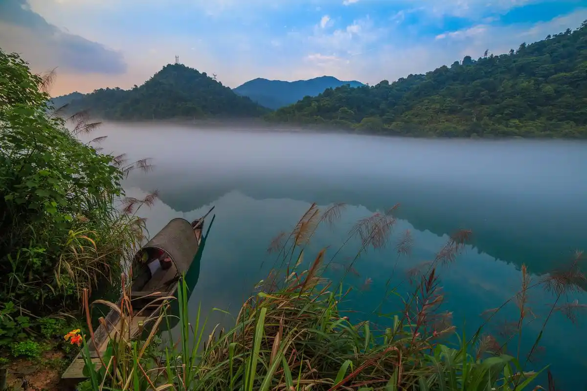 东江湖风景旅游区  这处风景自然景观和人文景观非常完美的融合在了一