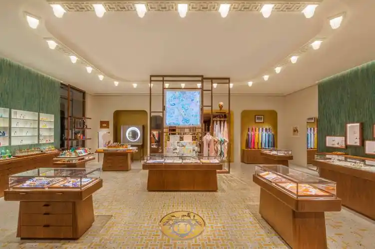 爱马仕郑州丹尼斯大卫城专卖店全新开幕 ,橙光活力映耀古韵之城