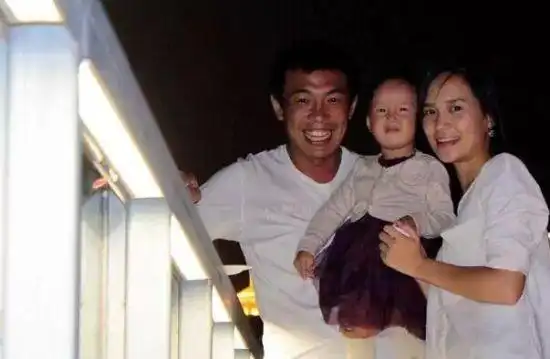 前国脚徐亮3婚娇妻当场捉奸前夫劈腿嫩模