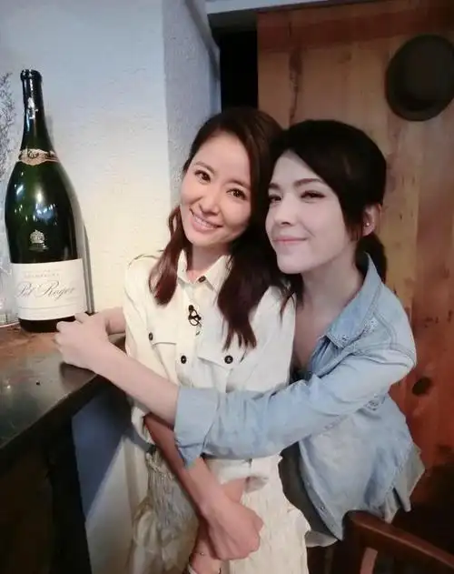 而林心如也是在综艺节目当中正面地回复了许玮甯离婚的信息